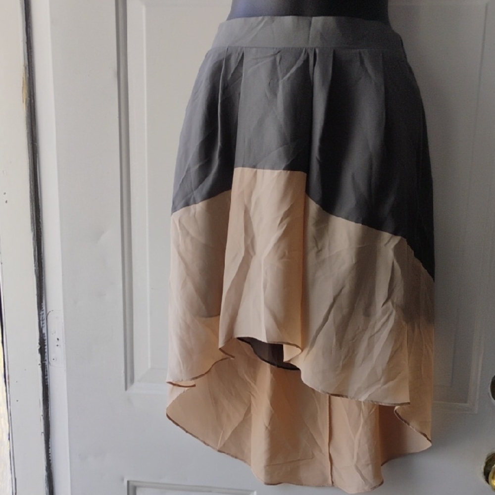 🚨B2G1 New BCBGENERATION Charcoal Grey Beige High-Low Skirt